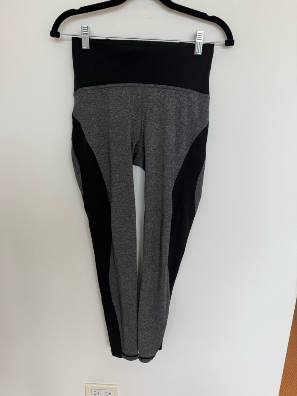 Lululemon Train Times 7/8 Colorblocked Leggings size 6 - Picture 5 of 7